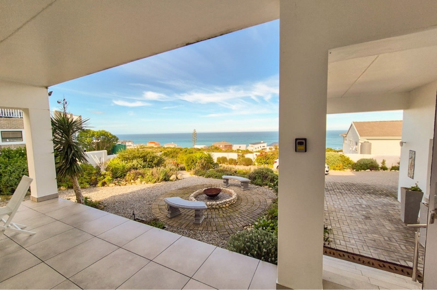 4 Bedroom Property for Sale in Oceanview Heights Western Cape